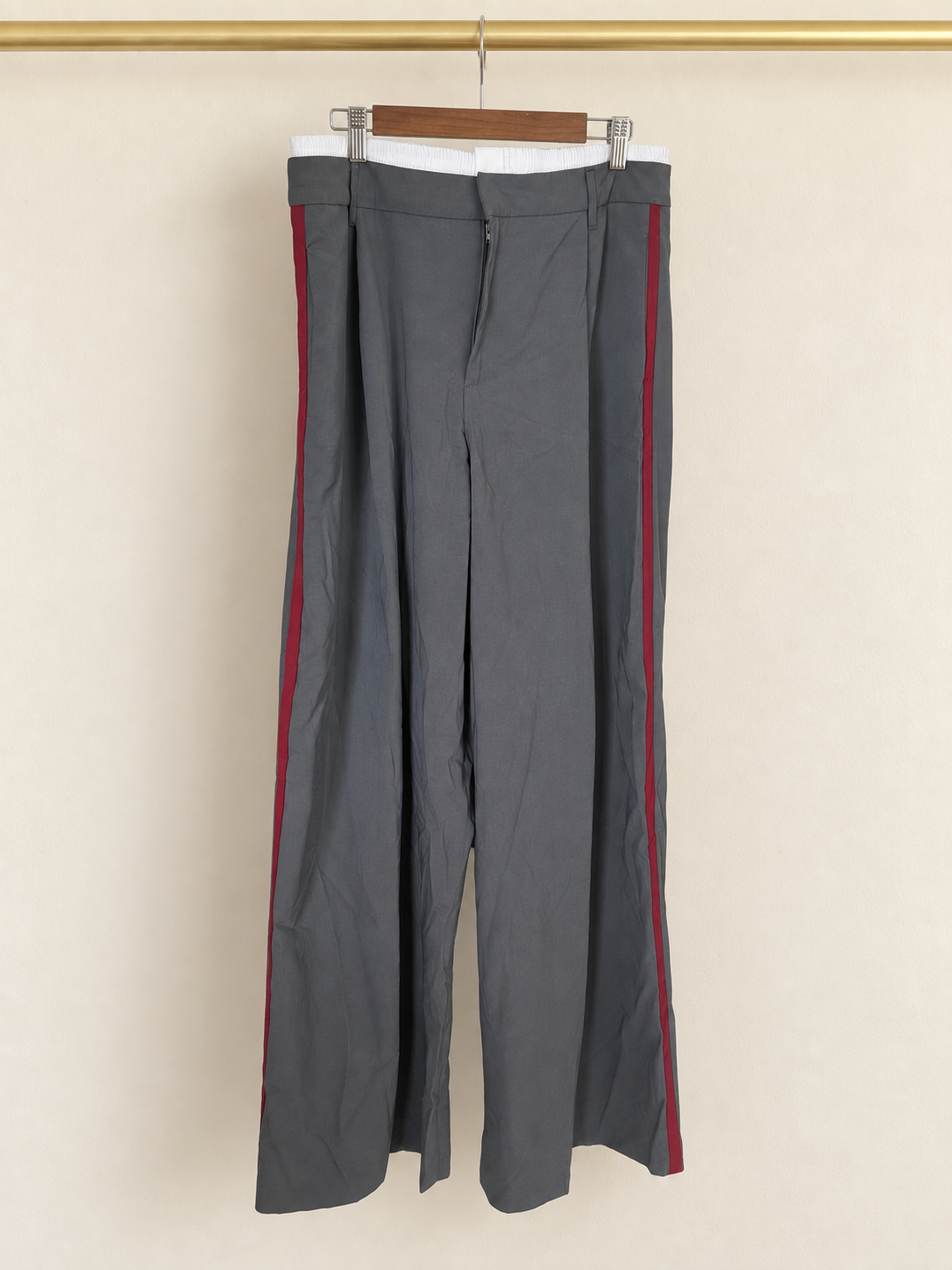 Pantalón de contraste (Zara)